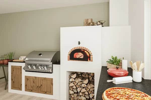 Der Alleskönner: Kachelofen und Pizzaofen in einem